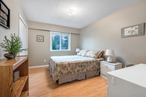 7720 Waterton Drive, Richmond, BC - Indoor Photo Showing Bedroom