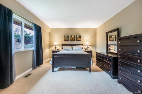 7720 Waterton Drive, Richmond, BC - Indoor Photo Showing Bedroom