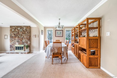 7720 Waterton Drive, Richmond, BC - Indoor With Fireplace