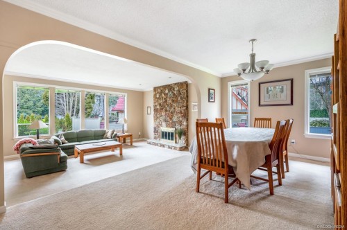 7720 Waterton Drive, Richmond, BC - Indoor Photo Showing Dining Room With Fireplace