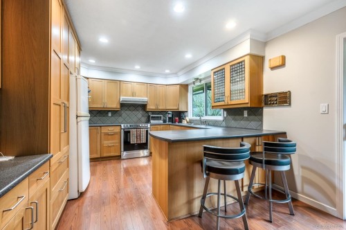 7720 Waterton Drive, Richmond, BC - Indoor Photo Showing Kitchen