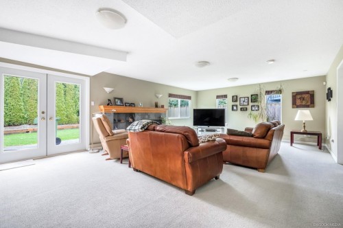7720 Waterton Drive, Richmond, BC - Indoor Photo Showing Living Room