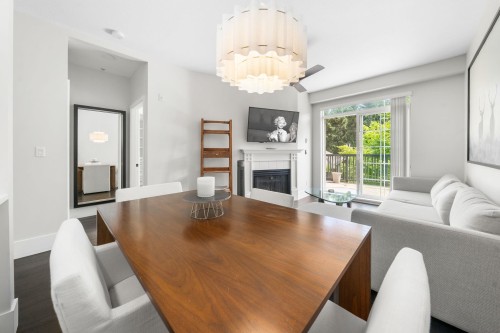 404-5605 Hampton Place, Vancouver, BC - Indoor Photo Showing Living Room With Fireplace