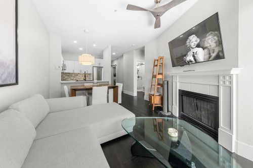 404-5605 Hampton Place, Vancouver, BC - Indoor Photo Showing Living Room With Fireplace