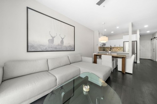 404-5605 Hampton Place, Vancouver, BC - Indoor Photo Showing Living Room