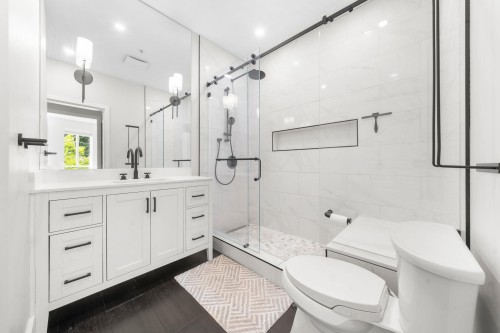 404-5605 Hampton Place, Vancouver, BC - Indoor Photo Showing Bathroom