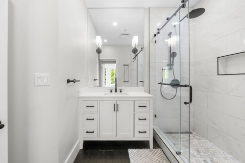 404-5605 Hampton Place, Vancouver, BC - Indoor Photo Showing Bathroom