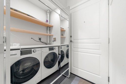 404-5605 Hampton Place, Vancouver, BC - Indoor Photo Showing Laundry Room