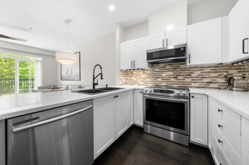 404-5605 Hampton Place, Vancouver, BC - Indoor Photo Showing Kitchen With Double Sink With Upgraded Kitchen