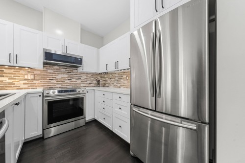 404-5605 Hampton Place, Vancouver, BC - Indoor Photo Showing Kitchen With Upgraded Kitchen