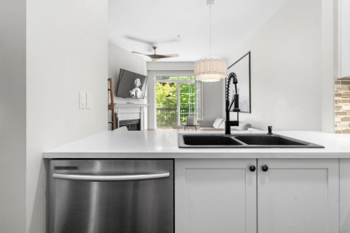 404-5605 Hampton Place, Vancouver, BC - Indoor Photo Showing Kitchen With Double Sink