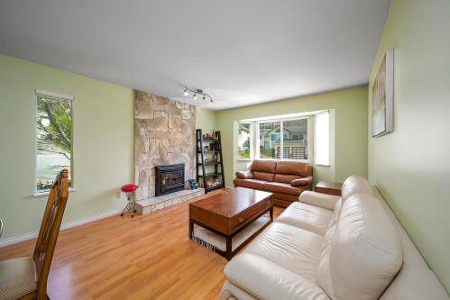 11 Harbour Place, Port Moody, BC - Indoor Photo Showing Living Room With Fireplace