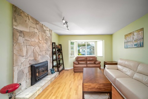 11 Harbour Place, Port Moody, BC - Indoor Photo Showing Living Room With Fireplace