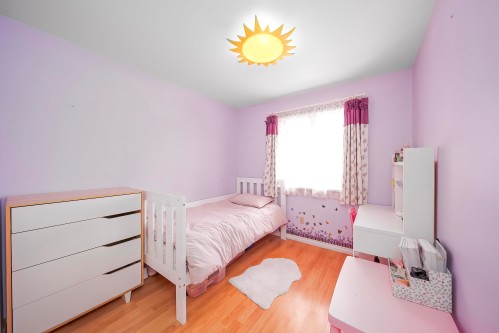 11 Harbour Place, Port Moody, BC - Indoor Photo Showing Bedroom