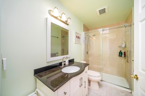 11 Harbour Place, Port Moody, BC - Indoor Photo Showing Bathroom