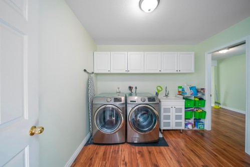 11 Harbour Place, Port Moody, BC - Indoor Photo Showing Laundry Room