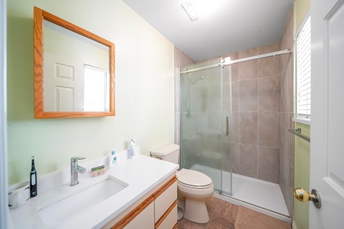 11 Harbour Place, Port Moody, BC - Indoor Photo Showing Bathroom