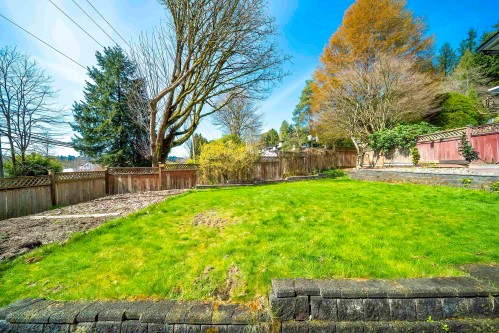 11 Harbour Place, Port Moody, BC - Outdoor With Backyard