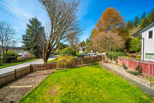 11 Harbour Place, Port Moody, BC - Outdoor With Backyard