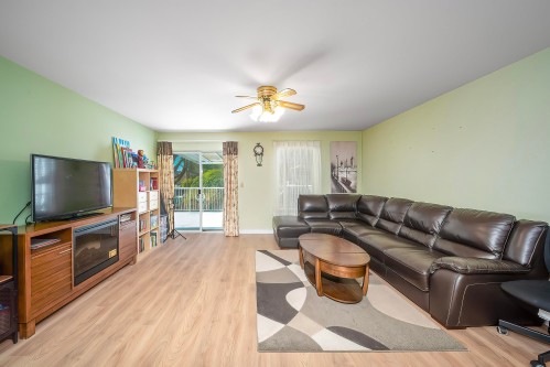 11 Harbour Place, Port Moody, BC - Indoor Photo Showing Living Room