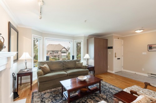 1844 10Th Avenue W, Vancouver, BC - Indoor Photo Showing Living Room