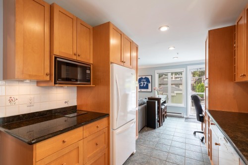 1844 10Th Avenue W, Vancouver, BC - Indoor Photo Showing Kitchen