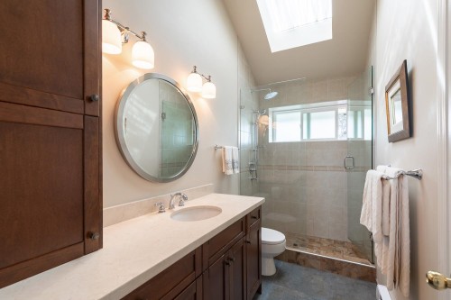 1844 10Th Avenue W, Vancouver, BC - Indoor Photo Showing Bathroom