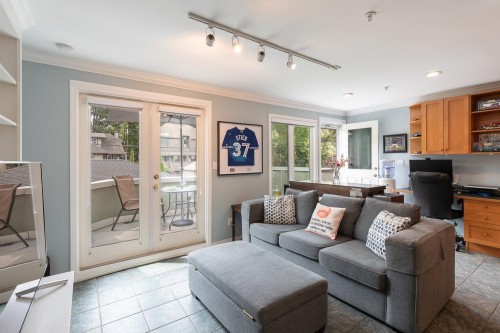 1844 10Th Avenue W, Vancouver, BC - Indoor Photo Showing Living Room