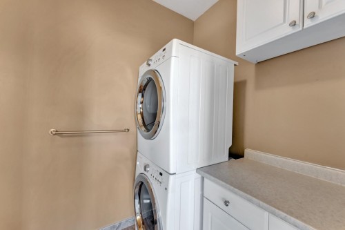 20135 121St Avenue, Maple Ridge, BC - Indoor Photo Showing Laundry Room
