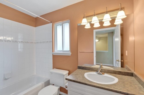 20135 121St Avenue, Maple Ridge, BC - Indoor Photo Showing Bathroom