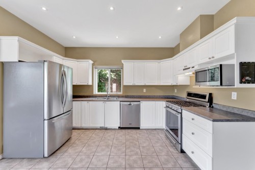 20135 121St Avenue, Maple Ridge, BC - Indoor Photo Showing Kitchen With Double Sink
