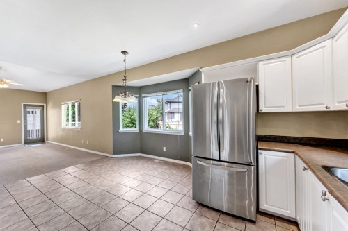 20135 121St Avenue, Maple Ridge, BC - Indoor Photo Showing Kitchen