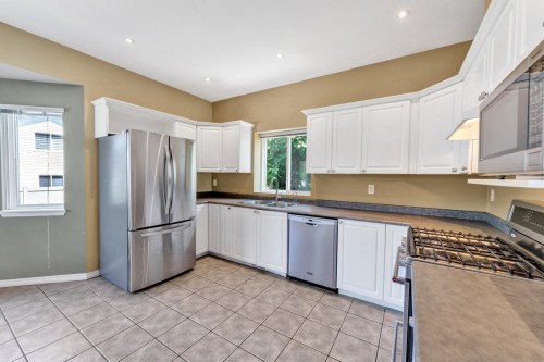 20135 121St Avenue, Maple Ridge, BC - Indoor Photo Showing Kitchen With Double Sink