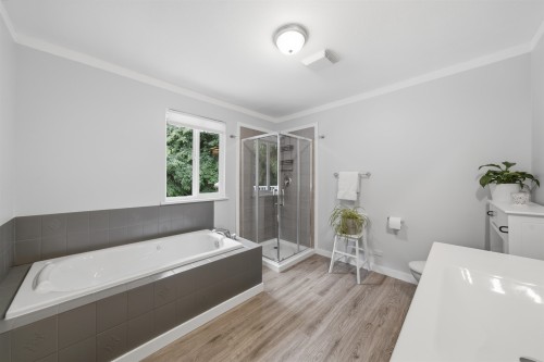 12092 Glenhurst Street, Maple Ridge, BC - Indoor Photo Showing Bathroom