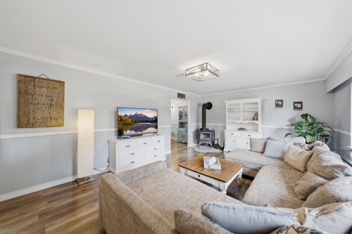 12092 Glenhurst Street, Maple Ridge, BC - Indoor Photo Showing Living Room