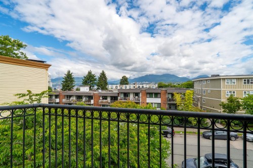 2042 Triumph Street, Vancouver, BC 