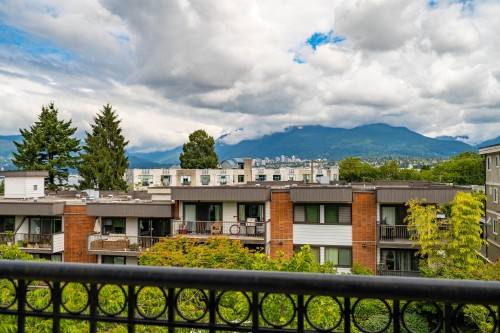 2042 Triumph Street, Vancouver, BC 