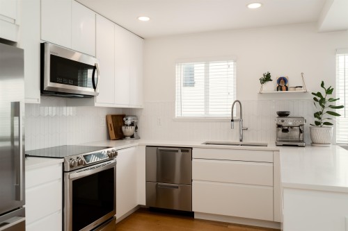 2042 Triumph Street, Vancouver, BC 