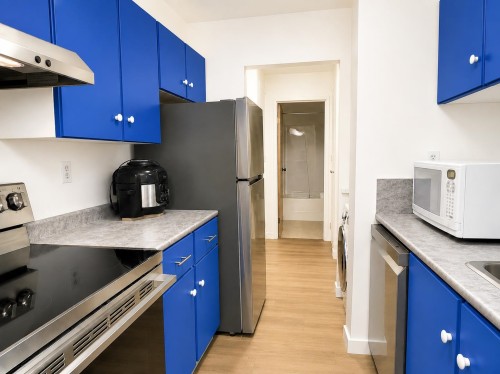 303-9890 Manchester Drive, Burnaby, BC - Indoor Photo Showing Kitchen