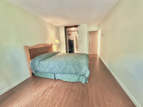 303-9890 Manchester Drive, Burnaby, BC - Indoor Photo Showing Bedroom