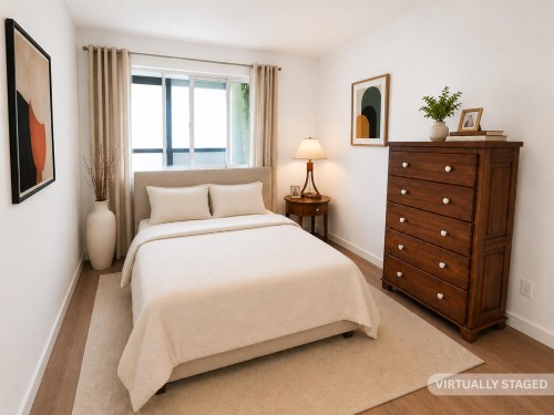 303-9890 Manchester Drive, Burnaby, BC - Indoor Photo Showing Bedroom