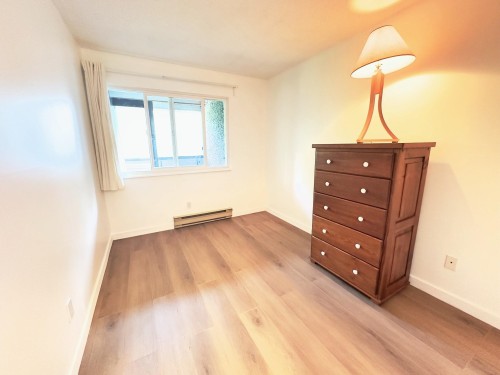 303-9890 Manchester Drive, Burnaby, BC - Indoor Photo Showing Other Room