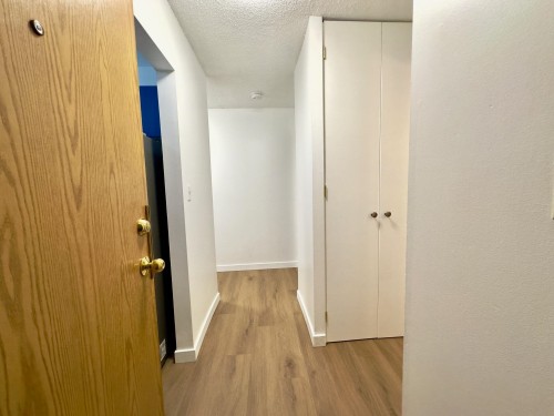 303-9890 Manchester Drive, Burnaby, BC - Indoor Photo Showing Other Room