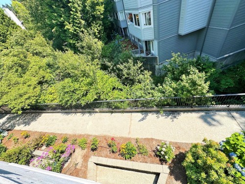303-9890 Manchester Drive, Burnaby, BC - Outdoor