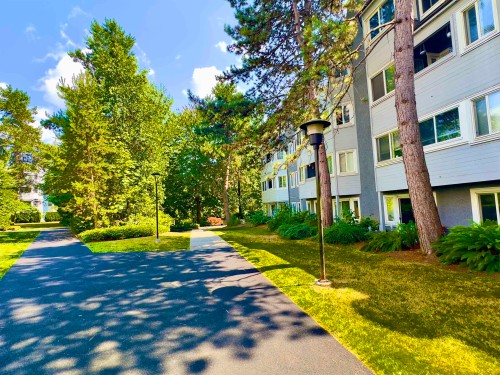 303-9890 Manchester Drive, Burnaby, BC - Outdoor