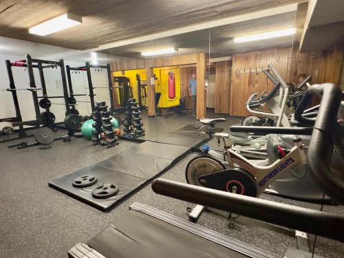 303-9890 Manchester Drive, Burnaby, BC - Indoor Photo Showing Gym Room