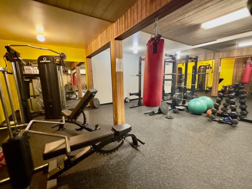 303-9890 Manchester Drive, Burnaby, BC - Indoor Photo Showing Gym Room