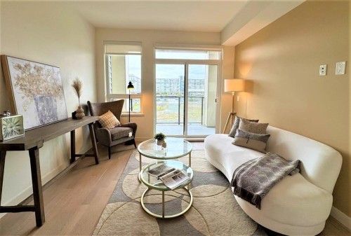 321-4033 May Drive, Richmond, BC - Indoor Photo Showing Living Room