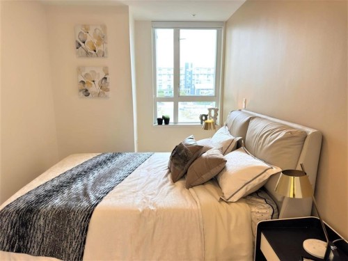 321-4033 May Drive, Richmond, BC - Indoor Photo Showing Bedroom