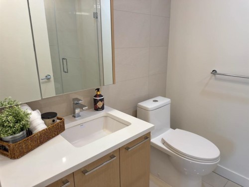 321-4033 May Drive, Richmond, BC - Indoor Photo Showing Bathroom